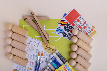 Caja crear futbol en madera maciza palo blanco para jugar y pintar - Pegland