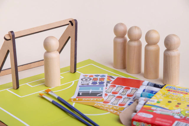 Caja crear futbol en madera maciza palo blanco para jugar y pintar - Pegland