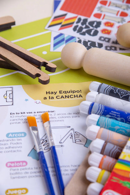 Caja crear futbol en madera maciza palo blanco para jugar y pintar - Pegland