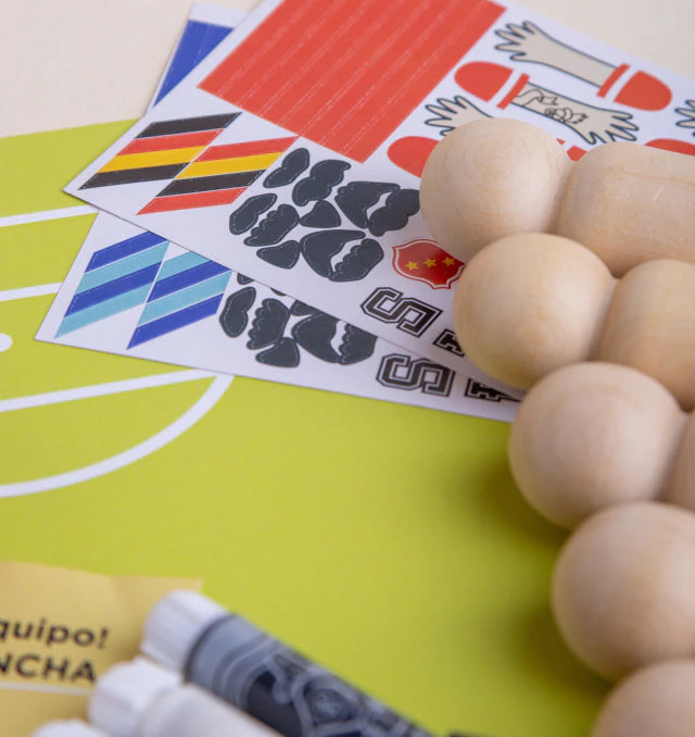 Caja crear futbol en madera maciza palo blanco para jugar y pintar - Pegland